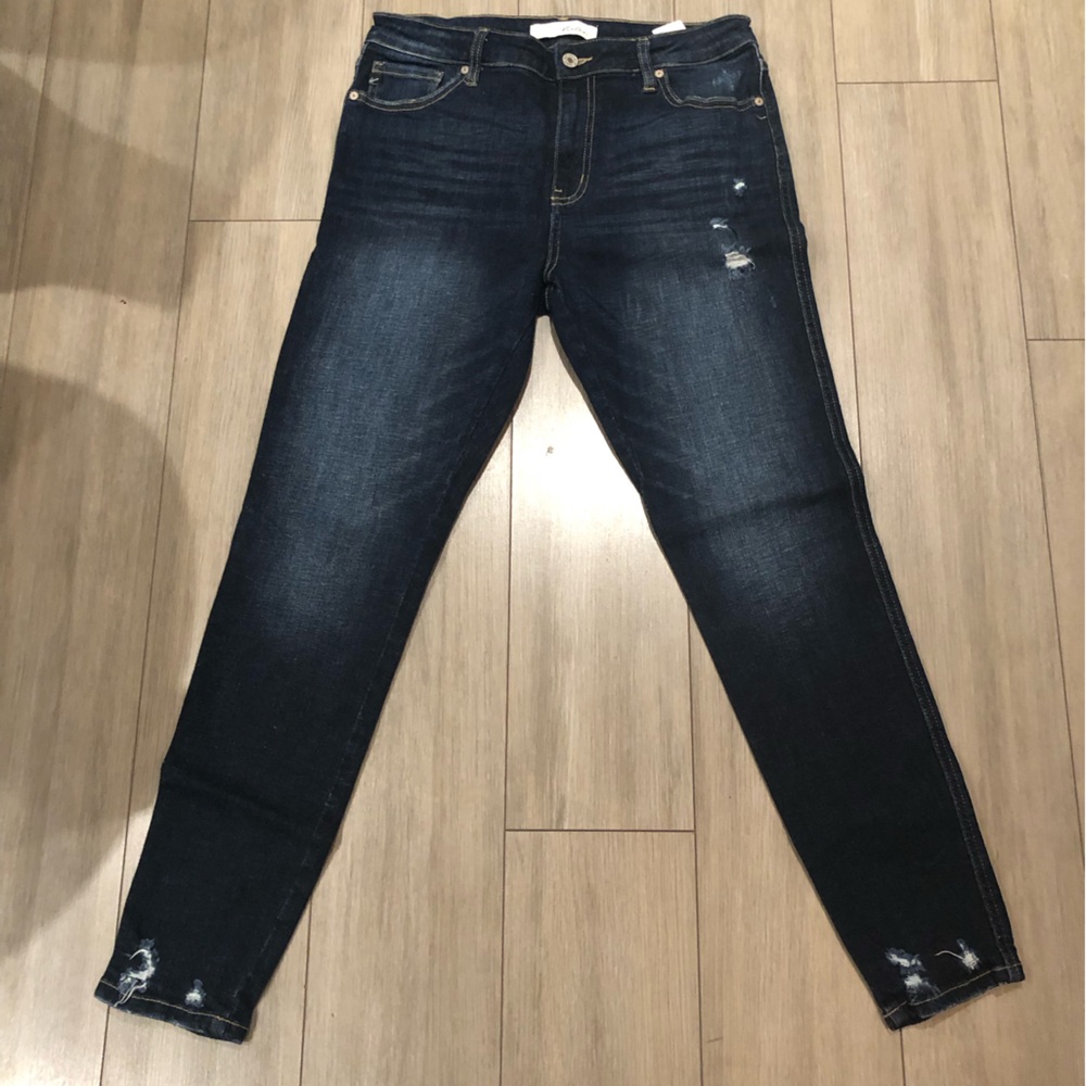 Bundle 2 pair of Kancan high rise skinny 1 size 28, 1 size 29.